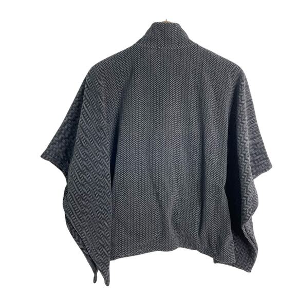 L.L. Bean Women’s Size M Gray & Black Herringbone Full Zip Fleece Poncho Jacket - Picture 2 of 10